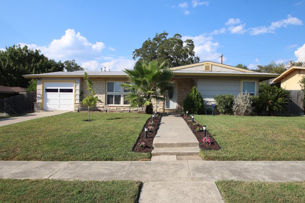 **SOLD** 439 Shadywood Ln, San Antonio, TX 78216 Patricia Chavez